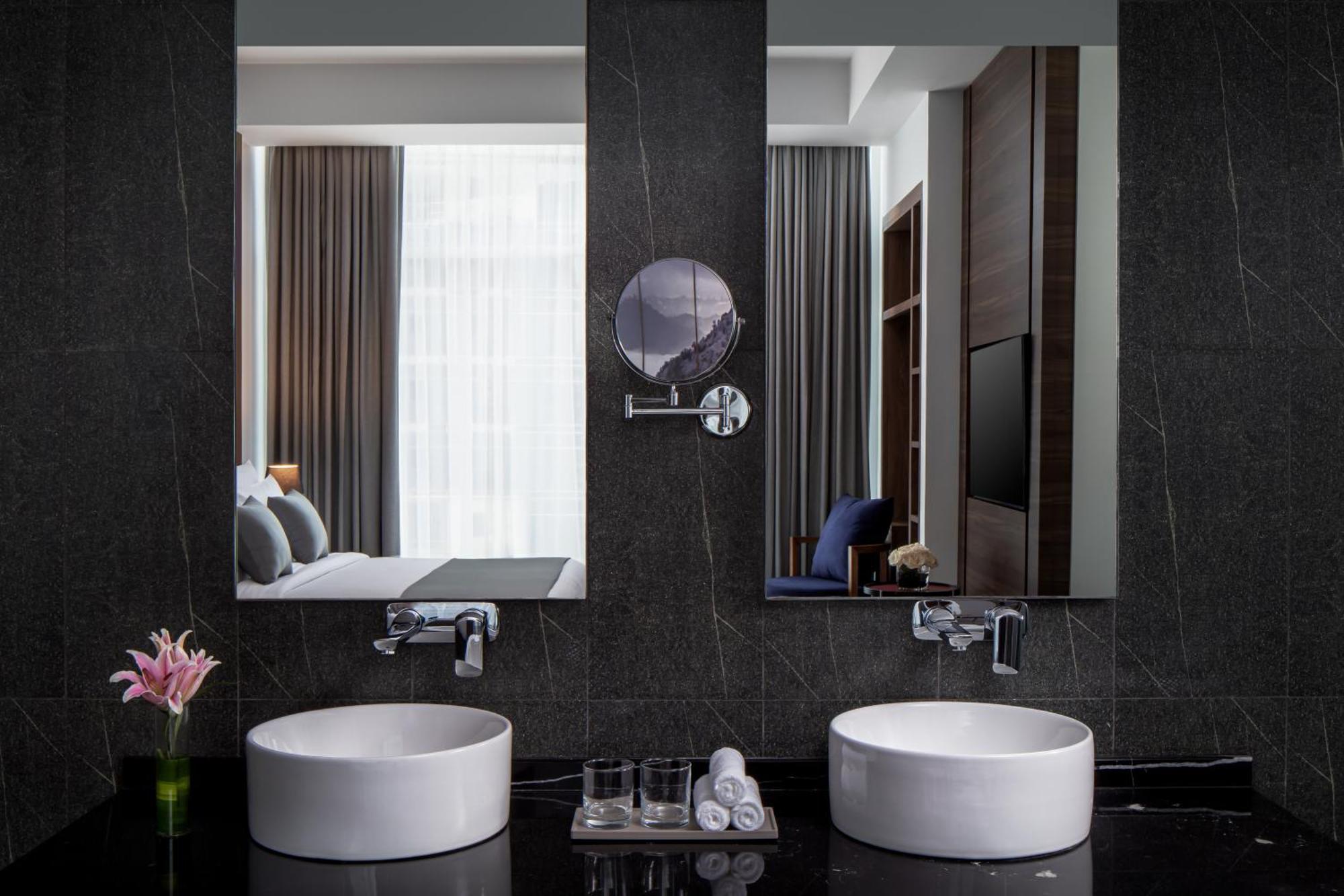 Corner Suite